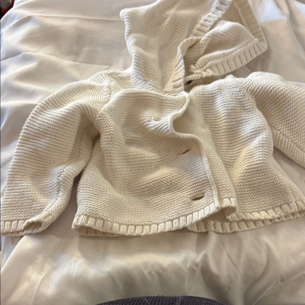 Children’s Old Navy Cream Knit Hooded Sweater 12-18 months